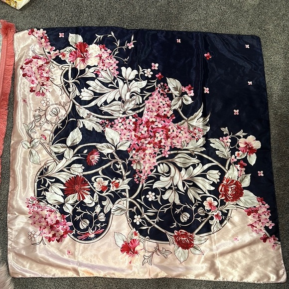 Beautiful silk like scarf bundle - Picture 2 of 2